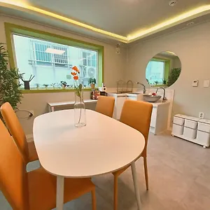 Four Seasons House Гостевой дом