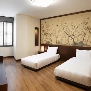 Отель Ibis Ambassador Myeongdong, Сеул